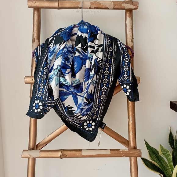 No tags Accessories - Floral Blue and White New Silky Scarf